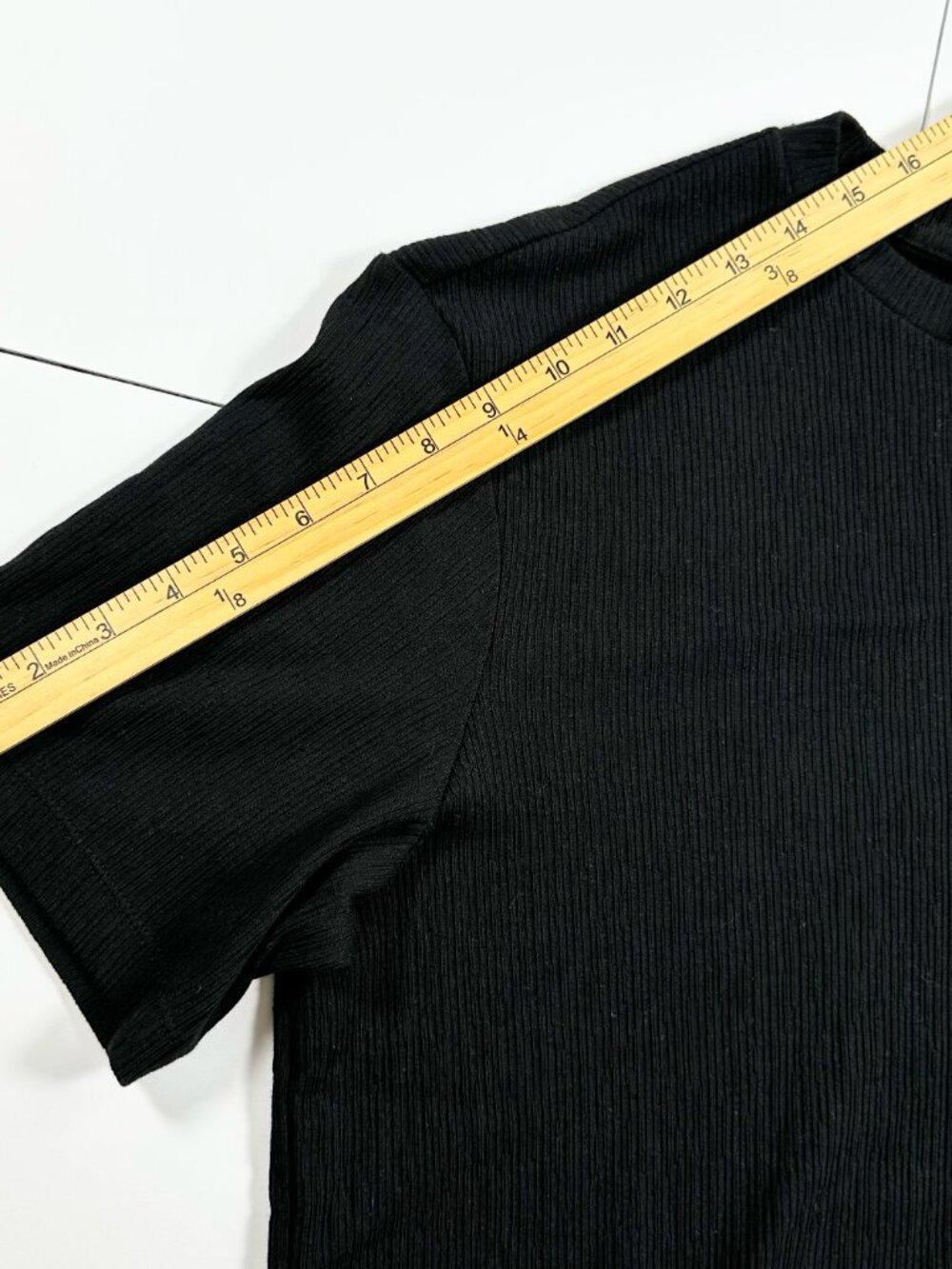 H&M Men's Medium Ribbed Knit Loose Fit Coupe Ample Solid Black T-Shirt NWT - Picture 10 of 16